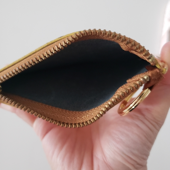 Marc by Marc Jacob MIRROR HEART Wristlet Pouch GOLD - Picture 2 of 6